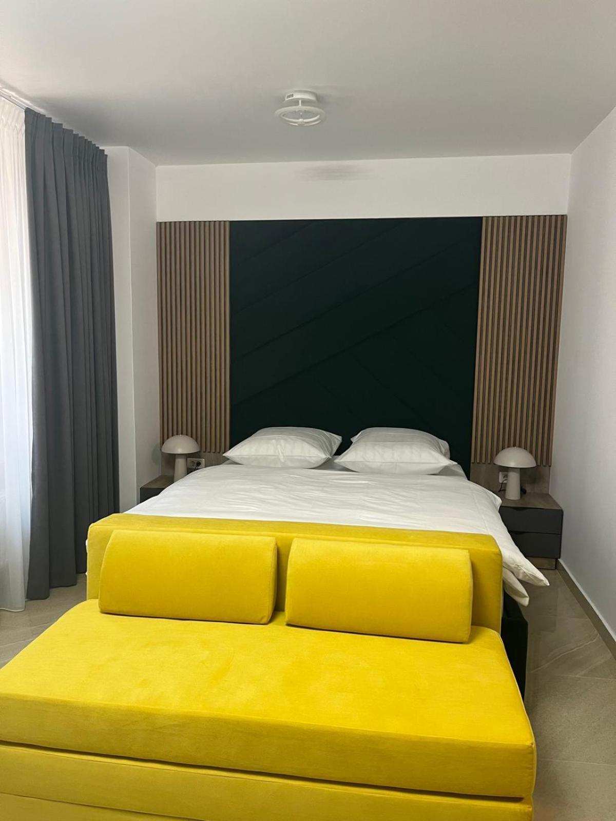 Apartment No 818
