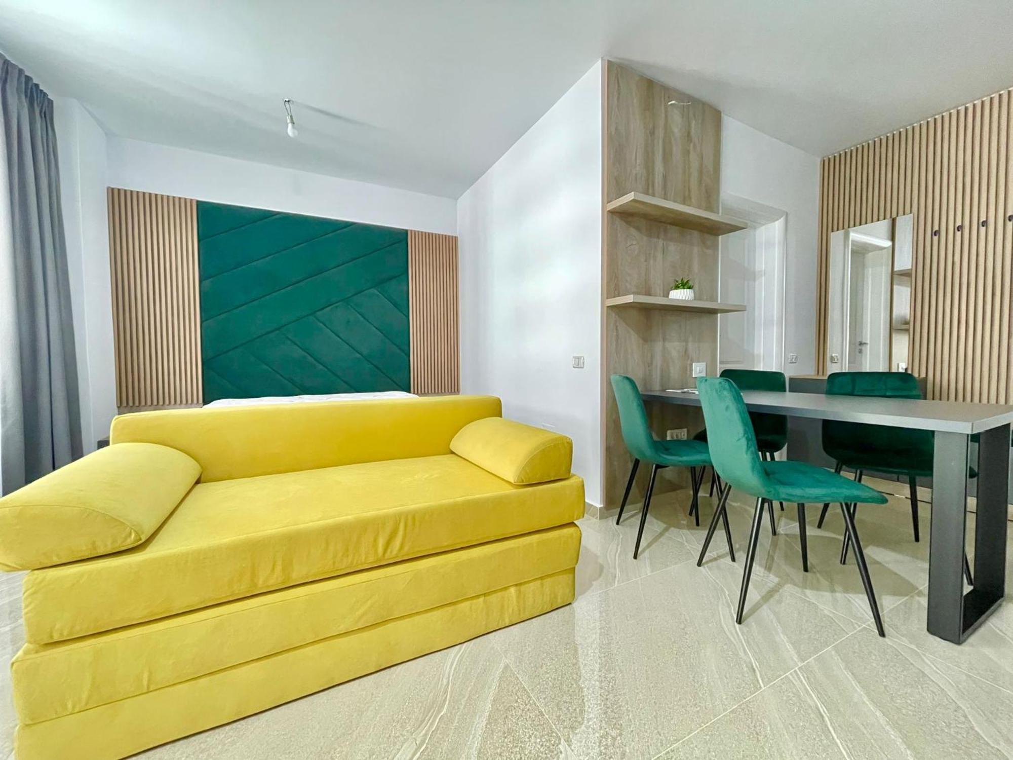 No 818 Apartment *
