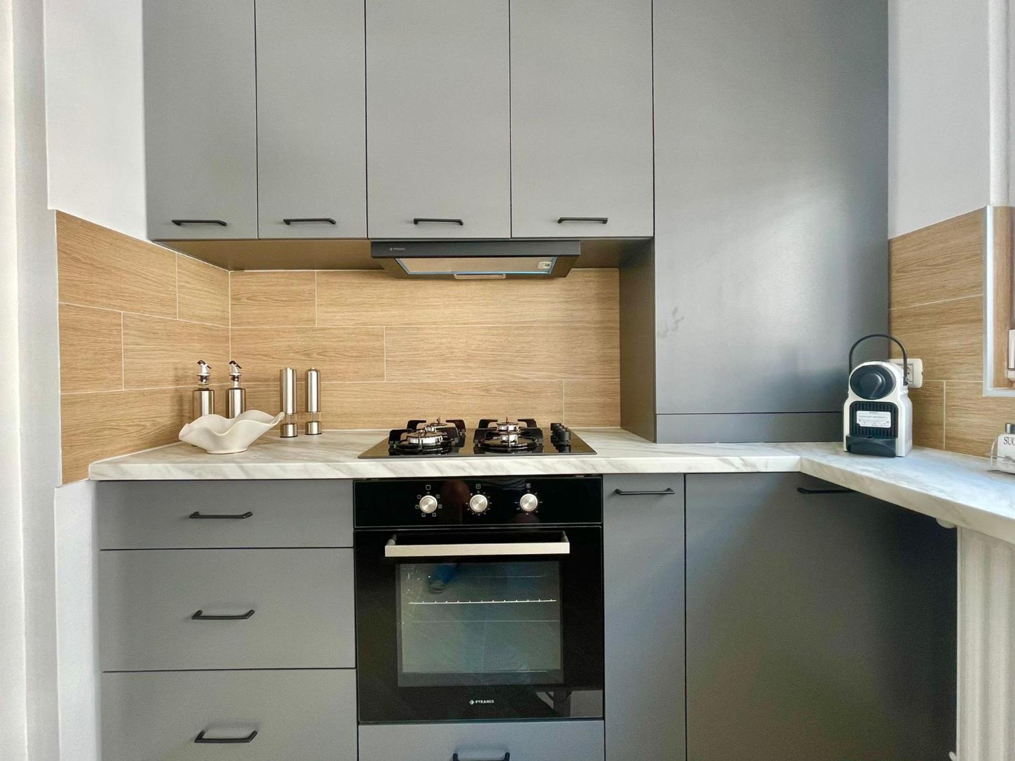 No 818 Apartment *